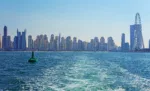 Персидский залив в Дубае с видом на небоскрёбы