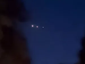 Таинственные огни над песками египетской пустыни ночью